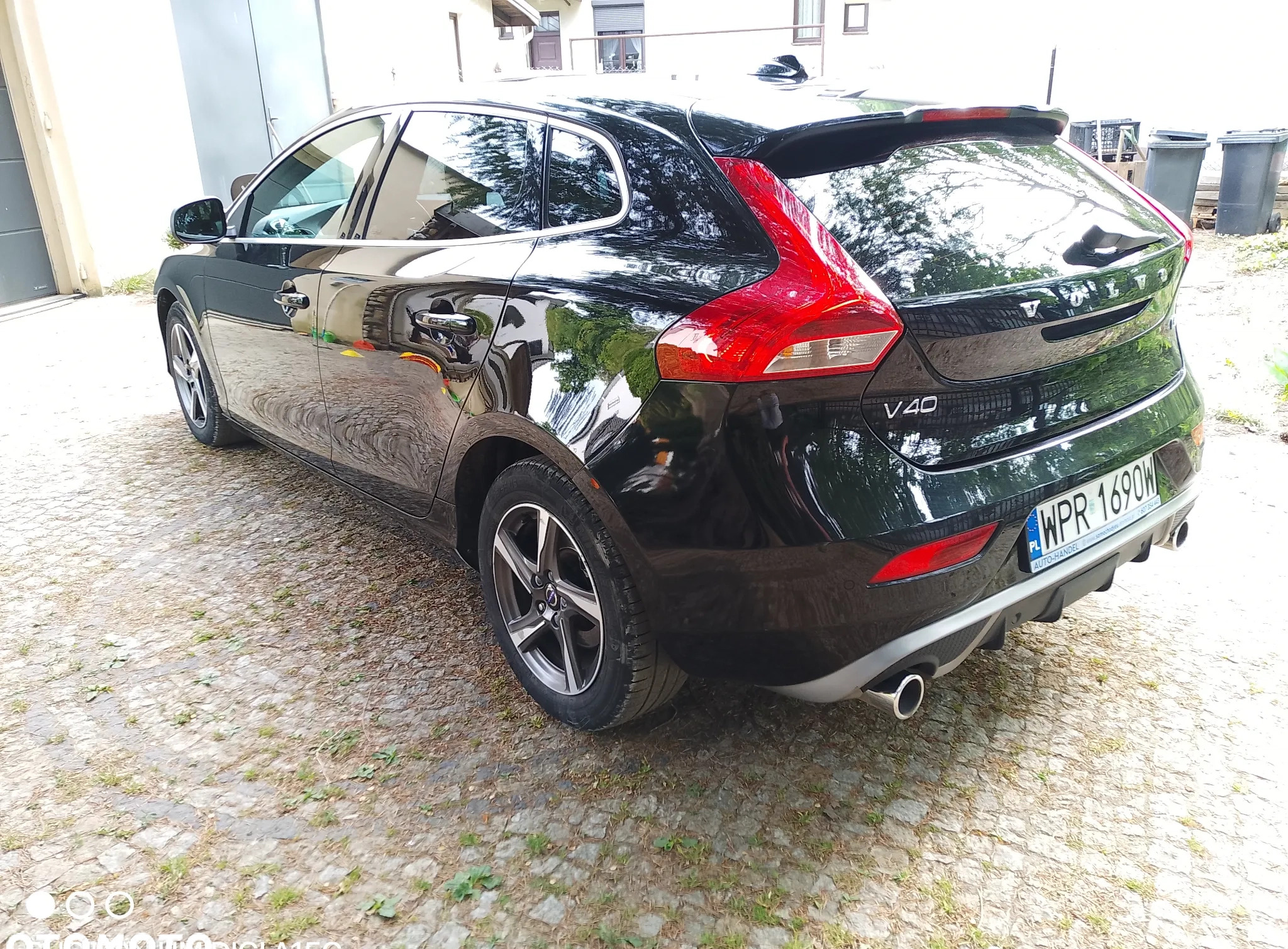 Volvo V40 cena 39900 przebieg: 225600, rok produkcji 2015 z Brwinów małe 56